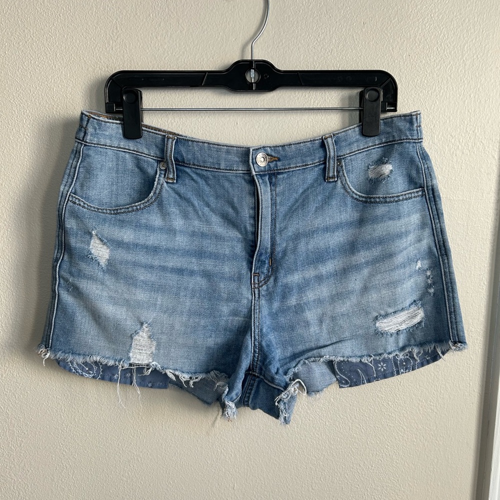 Aerie Distressed Light Wash Denim Jean Shorts Bandana Print Pocket Size L Large